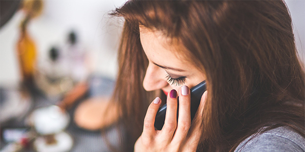 woman making a phone call