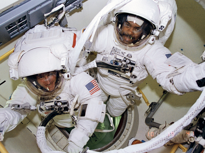 Bernard Harris space walk