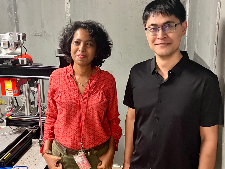 mini das and student in lab